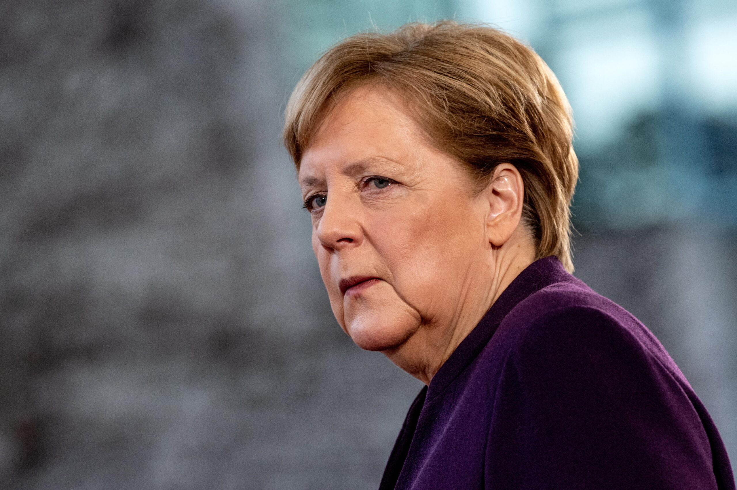 L’Ucraina, la Merkel e le bugie dalle gambe corte…